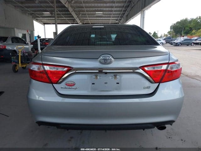 2017 TOYOTA CAMRY SE 17