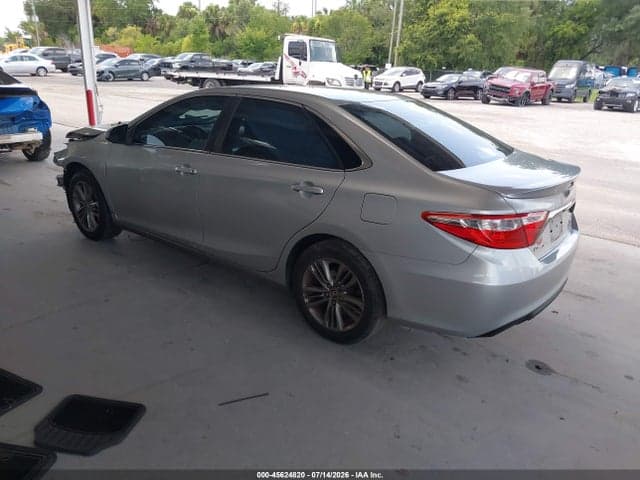 2017 TOYOTA CAMRY SE 3