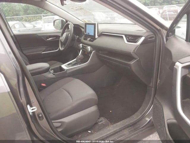 2025 TOYOTA RAV4 XLE 5