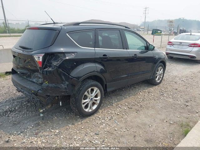 2017 FORD ESCAPE SE 4