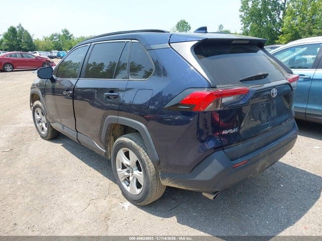 2020 TOYOTA RAV4 XLE 3