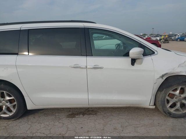2020 CHRYSLER PACIFICA TOURING 13