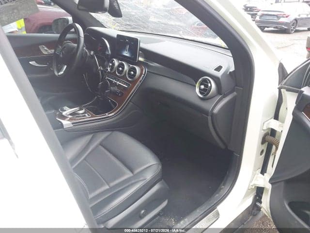 2017 MERCEDES-BENZ GLC 300 5