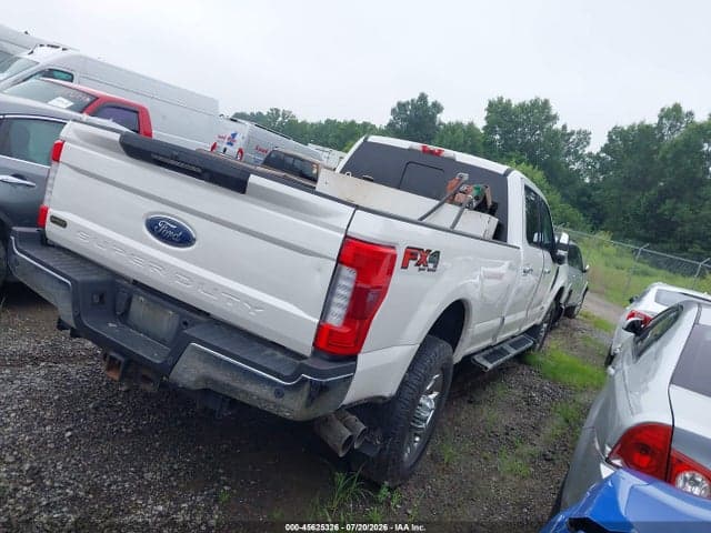 2017 FORD F-350 LARIAT 4
