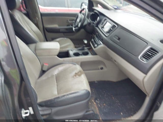 2017 KIA SEDONA LX 5