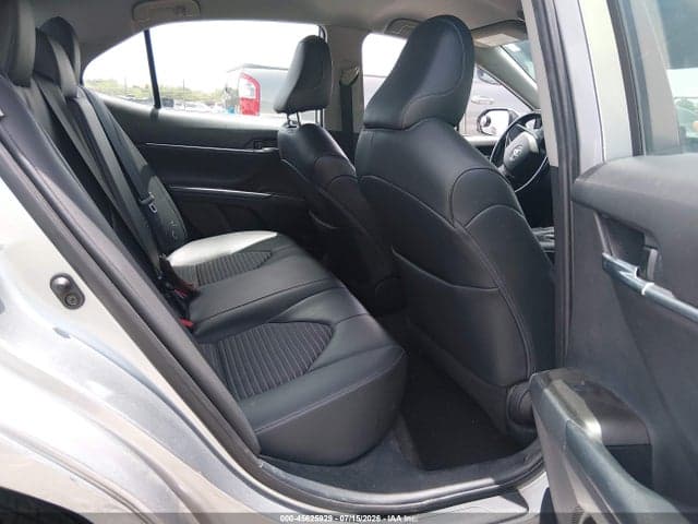 2021 TOYOTA CAMRY SE 8