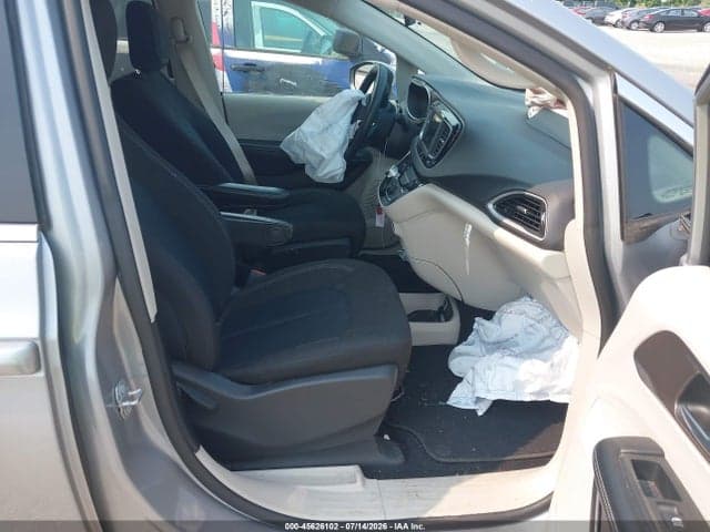 2020 CHRYSLER VOYAGER LX 5