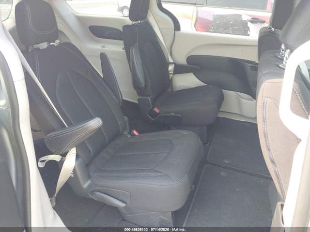 2020 CHRYSLER VOYAGER LX 8