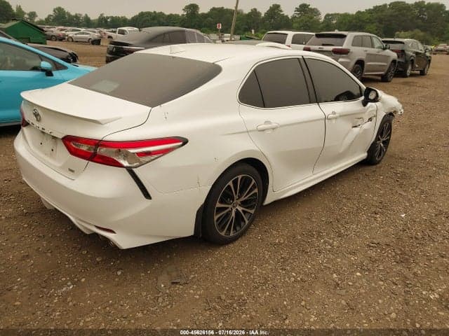 2020 TOYOTA CAMRY SE 4