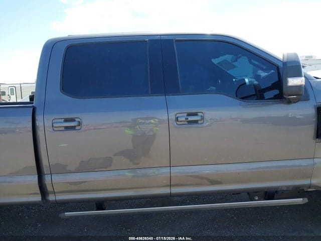 2022 FORD F-350 LARIAT 13