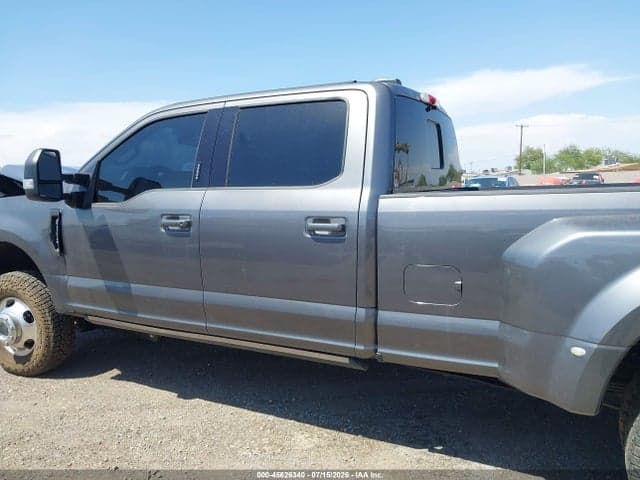 2022 FORD F-350 LARIAT 14
