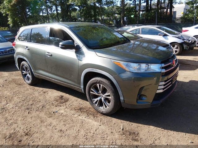 2018 TOYOTA HIGHLANDER LE 1