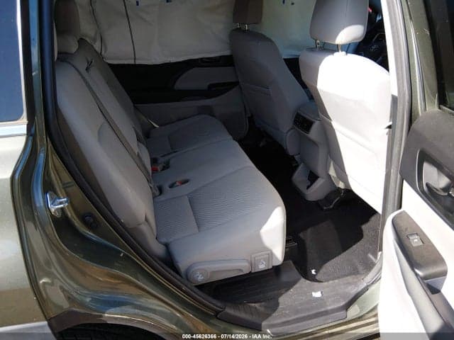 2018 TOYOTA HIGHLANDER LE 8