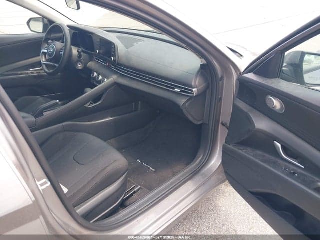 2023 HYUNDAI ELANTRA SE 5