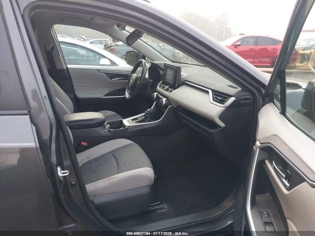 2020 TOYOTA RAV4 XLE 5