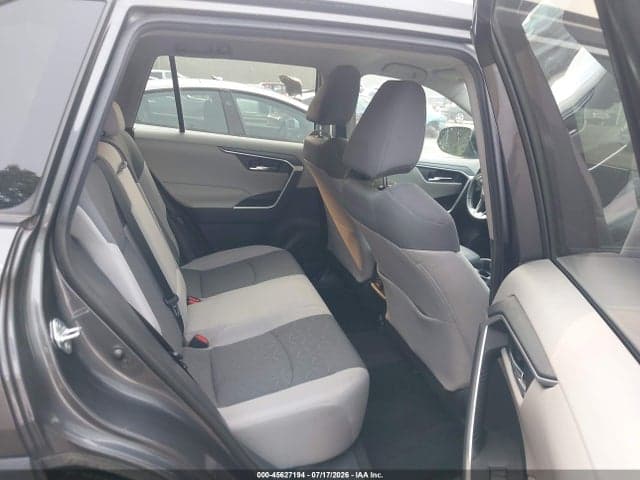 2020 TOYOTA RAV4 XLE 8