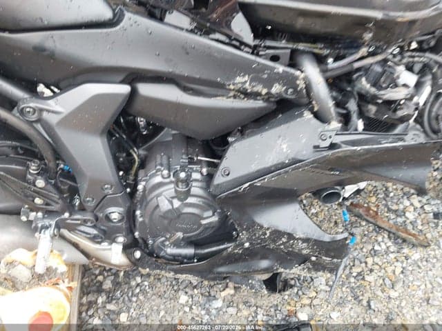 2025 YAMAHA YZFR7 8