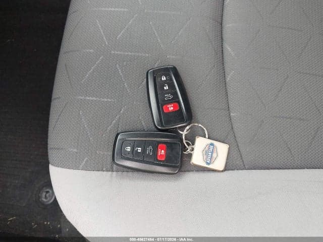 2019 TOYOTA RAV4 XLE 11