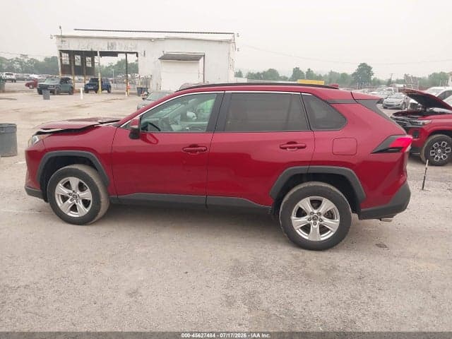 2019 TOYOTA RAV4 XLE 14