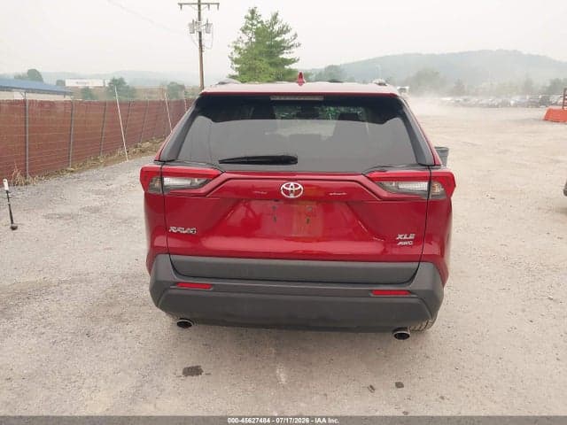 2019 TOYOTA RAV4 XLE 16