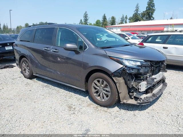 2023 TOYOTA SIENNA XLE 1