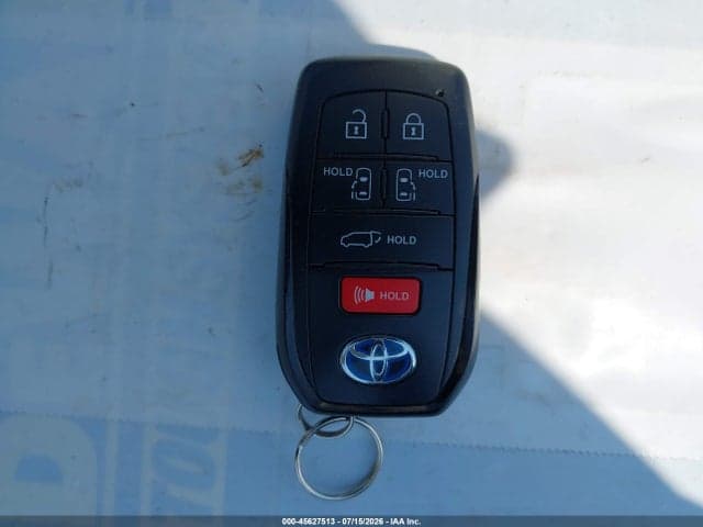 2023 TOYOTA SIENNA XLE 11