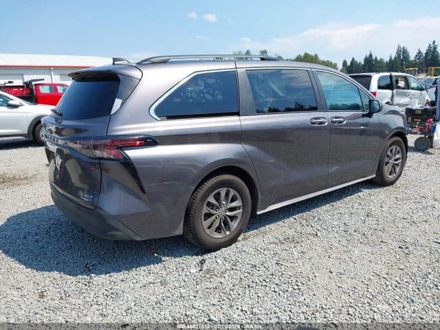 2023 TOYOTA SIENNA XLE 4
