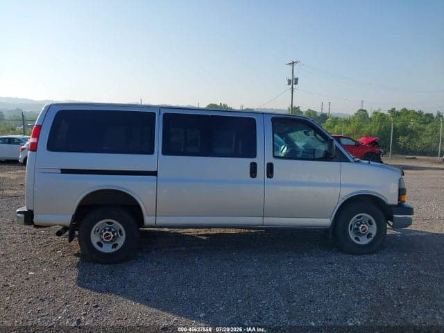2017 GMC SAVANA 2500 LT 13