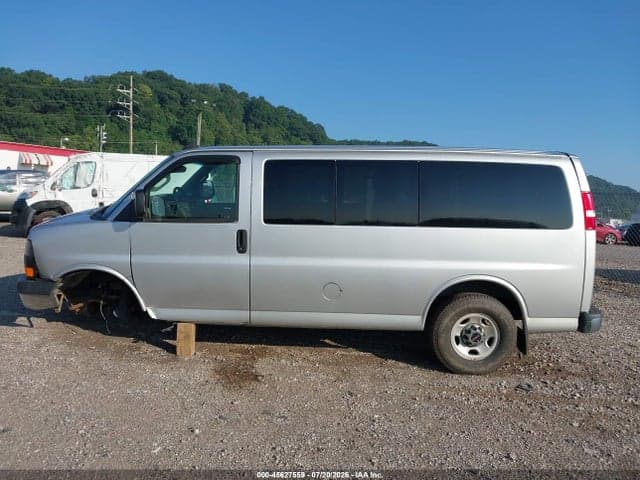 2017 GMC SAVANA 2500 LT 14