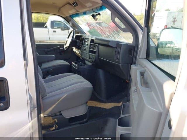 2017 GMC SAVANA 2500 LT 5