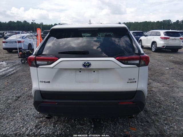 2022 TOYOTA RAV4 HYBRID XLE 17
