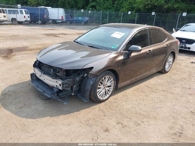 2018 TOYOTA CAMRY XLE 2