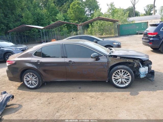 2018 TOYOTA CAMRY XLE 14