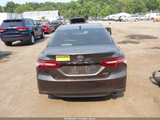 2018 TOYOTA CAMRY XLE 17