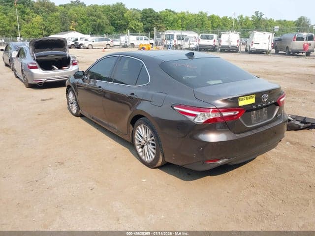 2018 TOYOTA CAMRY XLE 3
