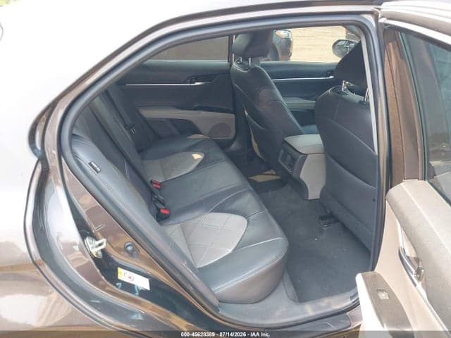 2018 TOYOTA CAMRY XLE 8