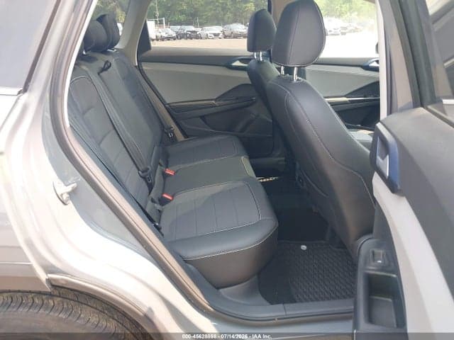 2024 VOLKSWAGEN TAOS 1.5T SE 8