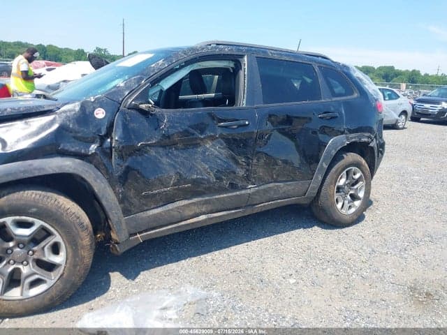 2019 JEEP CHEROKEE TRAILHAWK 4X4 6