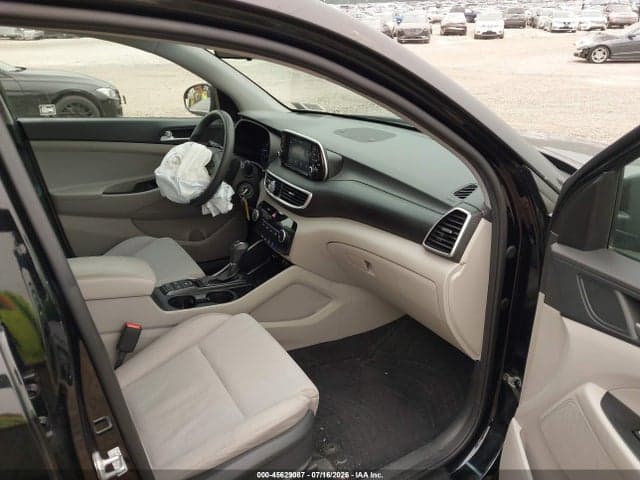 2020 HYUNDAI TUCSON SE 5