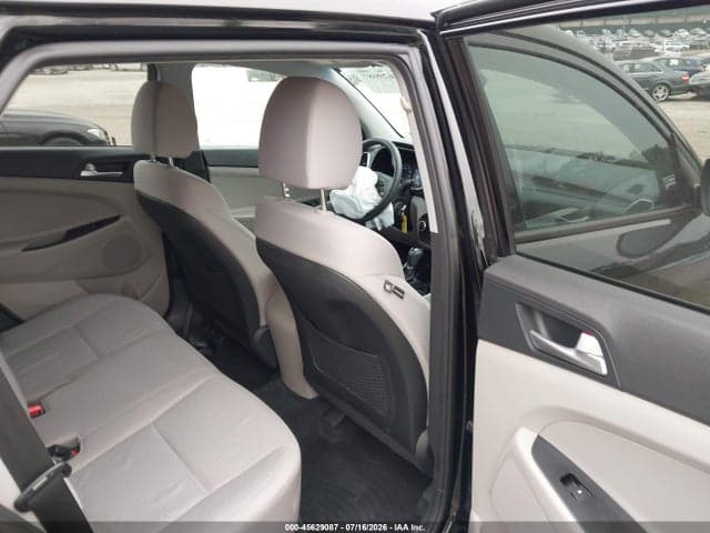 2020 HYUNDAI TUCSON SE 8