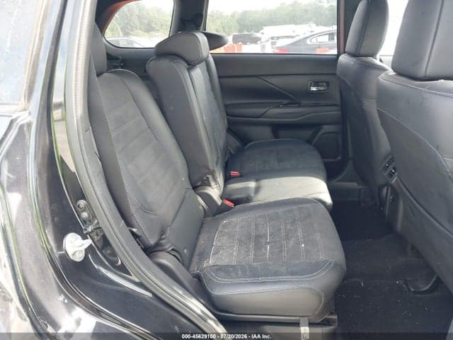 2019 MITSUBISHI OUTLANDER LE 8