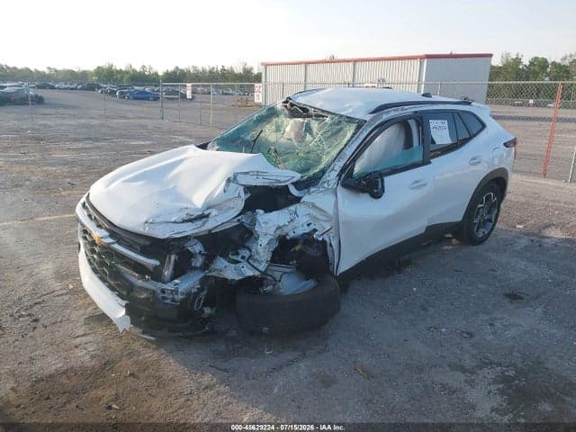 2025 CHEVROLET TRAX FWD LT 2