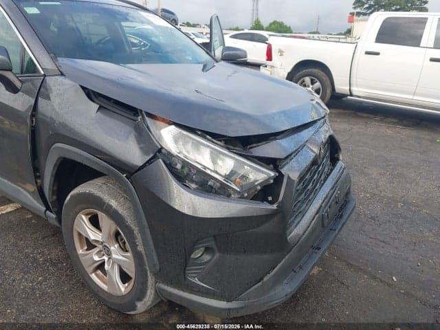2021 TOYOTA RAV4 XLE 2