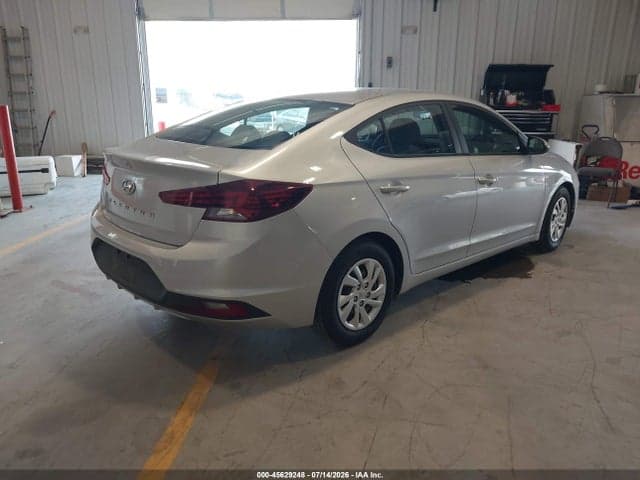 2019 HYUNDAI ELANTRA SE 4