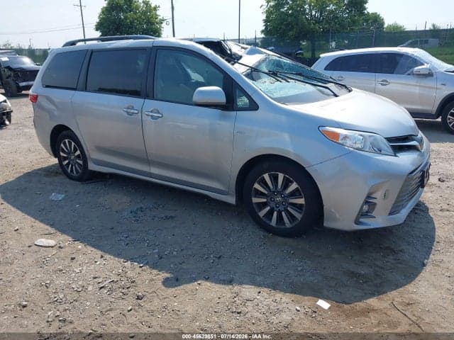 2020 TOYOTA SIENNA XLE - 1