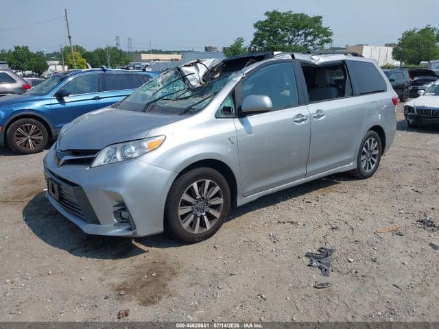 2020 TOYOTA SIENNA XLE 2
