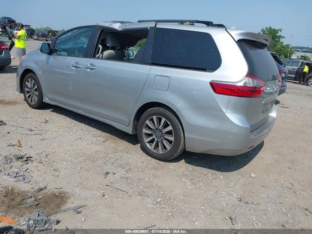 2020 TOYOTA SIENNA XLE 3