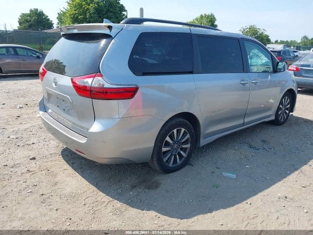 2020 TOYOTA SIENNA XLE 4