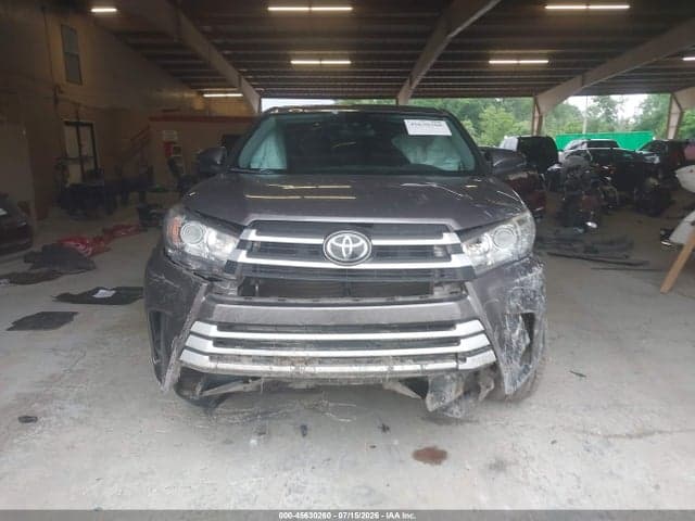 2018 TOYOTA HIGHLANDER LE 12