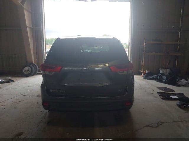 2018 TOYOTA HIGHLANDER LE 16